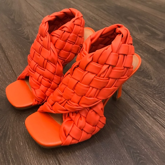 $SOLD$Beautiful Show Stoping Basketweave Sandals - Picture 3 of 4